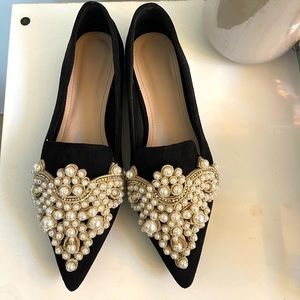 Black super adorable flats!